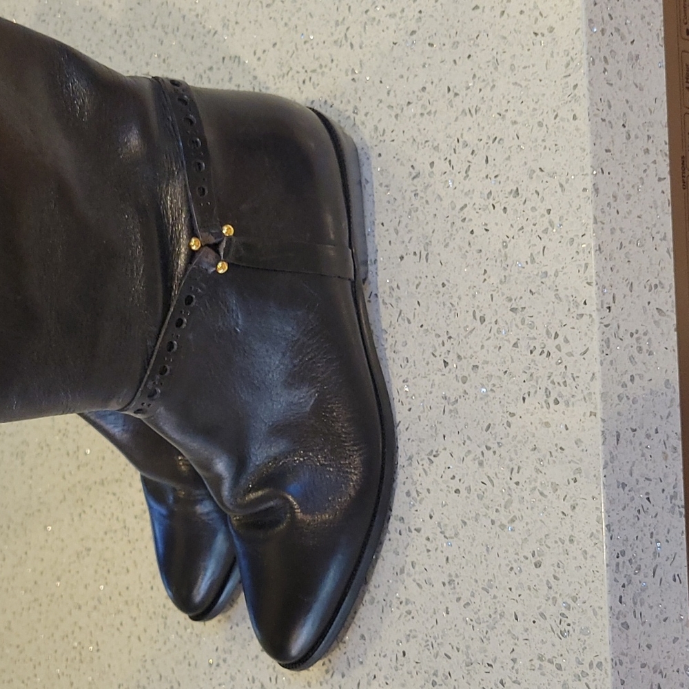 NEVER WORN ETIENNE AIGNER TALL EQUESTRIAN RIDING LEATHER BOOTS. - Picture 4 of 15